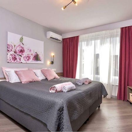 Rose One Bedroom Designer Apartment In City Centre By Flat Mаnager Sófia Exterior foto