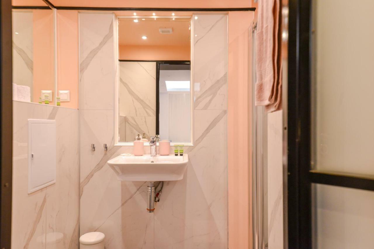 Rose One Bedroom Designer Apartment In City Centre By Flat Mаnager Sófia Exterior foto